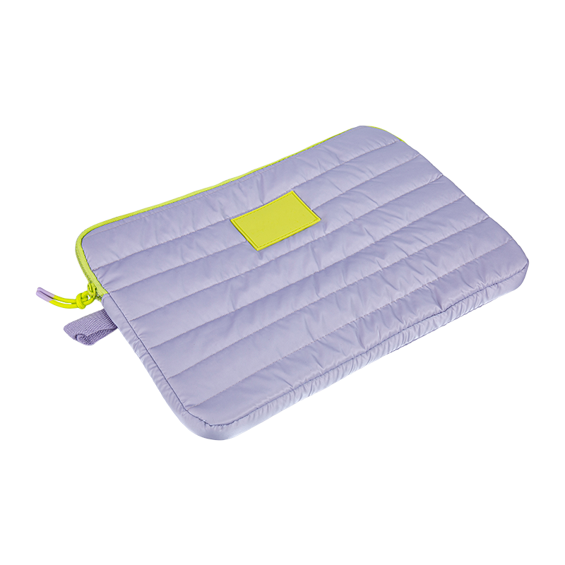 Laptop și mânecă de tabletă