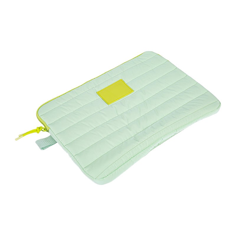 Laptop și mânecă de tabletă
